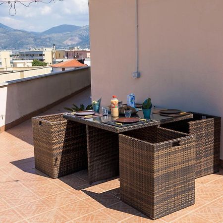 Incantevole Attico 1Minuto Dal Mare Wifi Netflix Terracina Exterior foto
