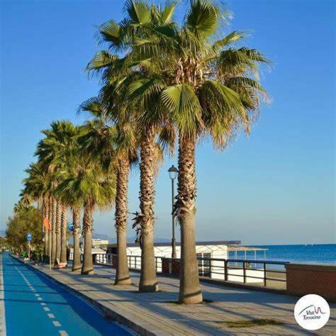 Incantevole Attico 1Minuto Dal Mare Wifi Netflix Terracina Exterior foto